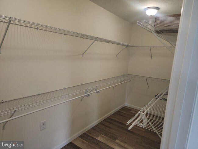 Building Photo - 235 Hickory Ln
