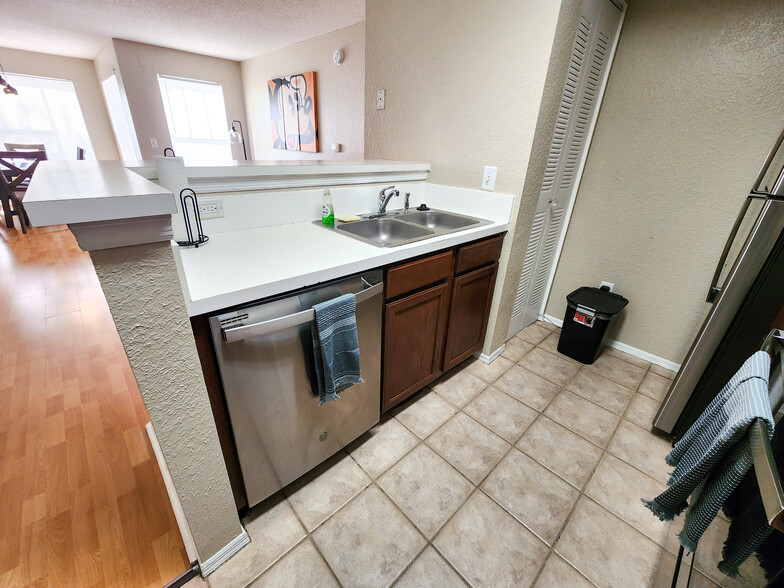 Building Photo - 2216 Grand Cayman Ct
