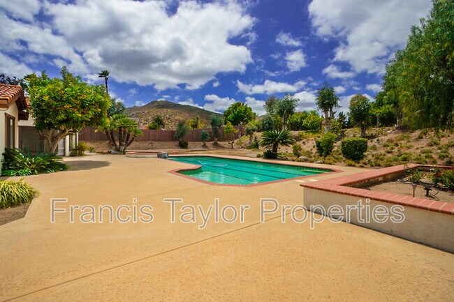 Building Photo - 3209 Avenida Hacienda