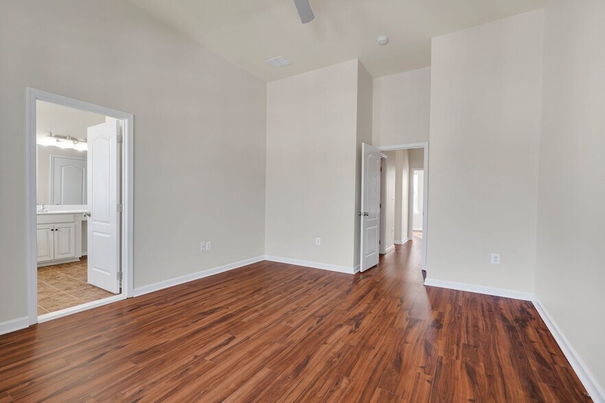 Building Photo - 6 Lamplighter Ln