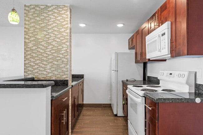 Building Photo - 625 Antioch Ave