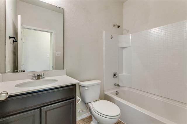 Building Photo - 2031 Avondown Rd