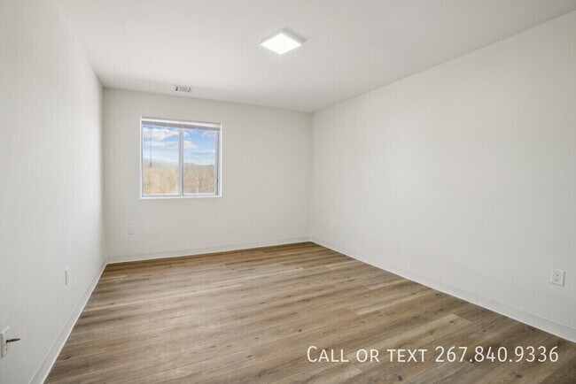 Building Photo - 400 College Park Dr