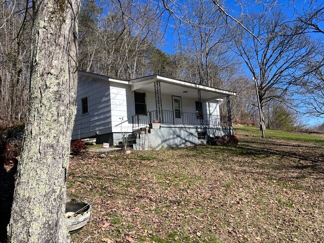 Primary Photo - 125 Strawberry Ln