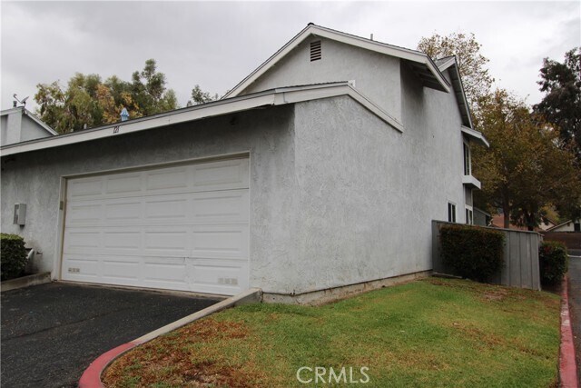 Building Photo - 1380 W 48th St