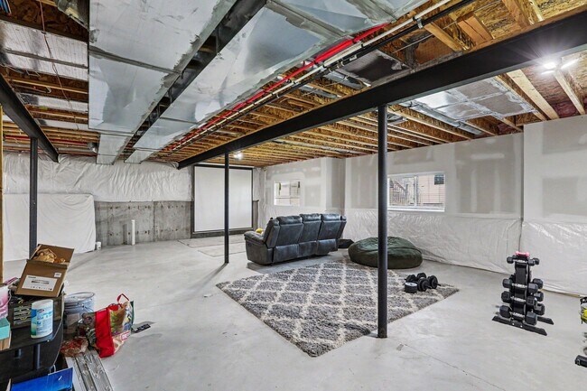 Building Photo - 8580 Pioneer St