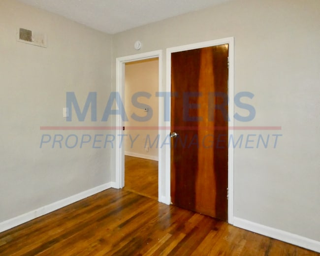 Building Photo - 2 Bed 1 Bath House