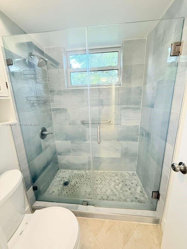 Building Photo - 325 NE 131st St