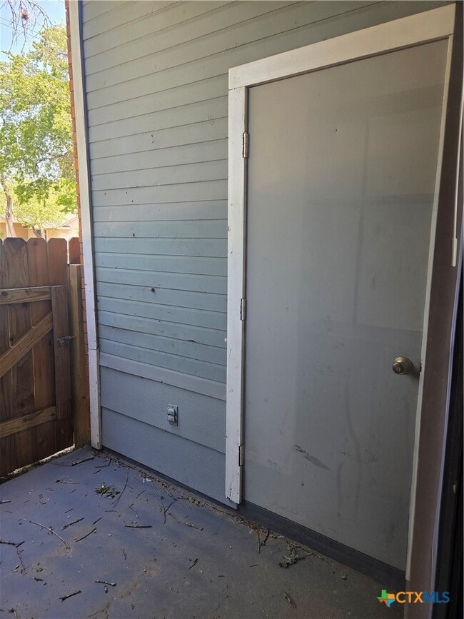 Building Photo - 2411 W Slaughter Ln
