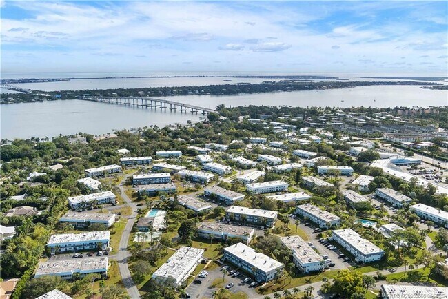 Building Photo - 2929 SE Ocean Blvd