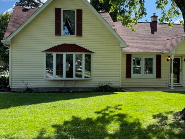 Primary Photo - 125 Maple Ct