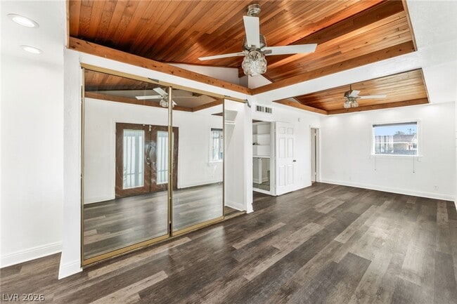 Building Photo - 1828 Hassett Ave