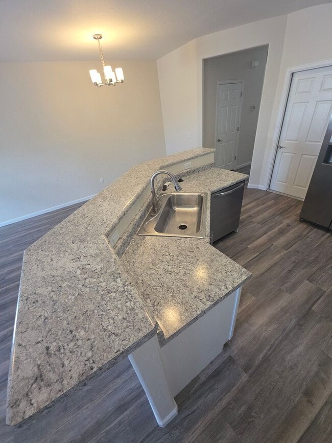 Building Photo - 3 Bed 2.5 Bath PRIME location Townhome!!