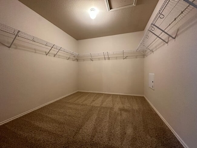 Building Photo - Wonderful home is South Austin. Great loca...