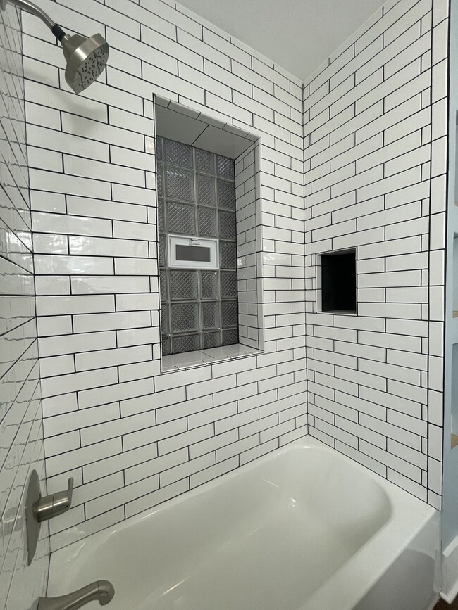 Building Photo - 3555 S King Dr