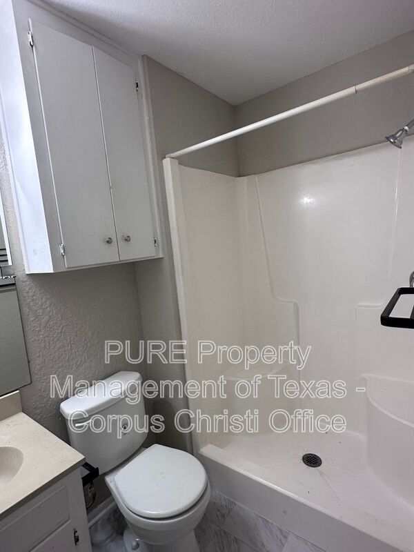 Building Photo - 702 Alhambra Dr