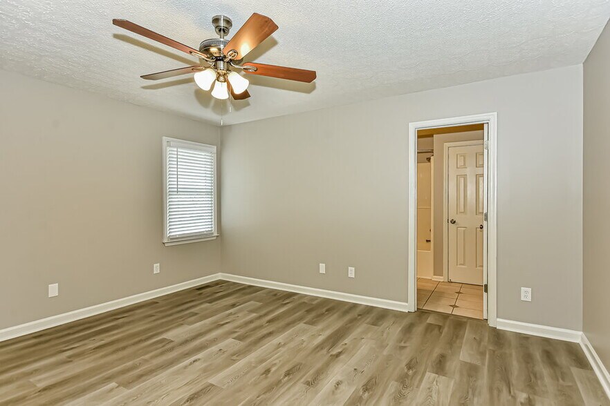 Building Photo - 111 Brookfield Ct