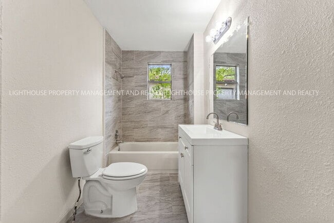 Building Photo - Newly Renovated 3 Bedroom Home with Screened Porch