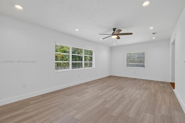 Building Photo - 6629 SW 65th St
