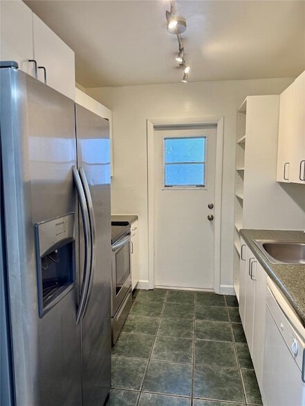 Building Photo - 3061 NE 49th St