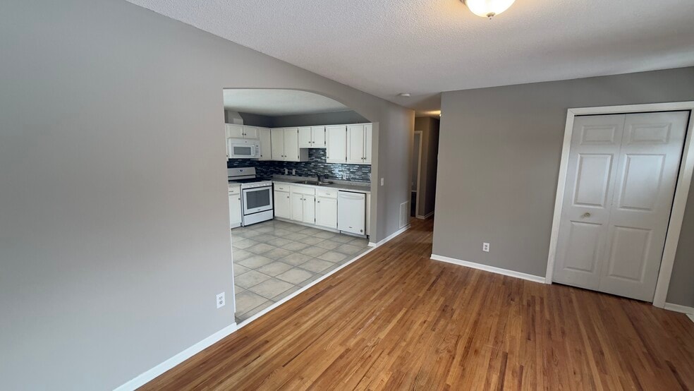 Main 2 - 112010 Faber Ln