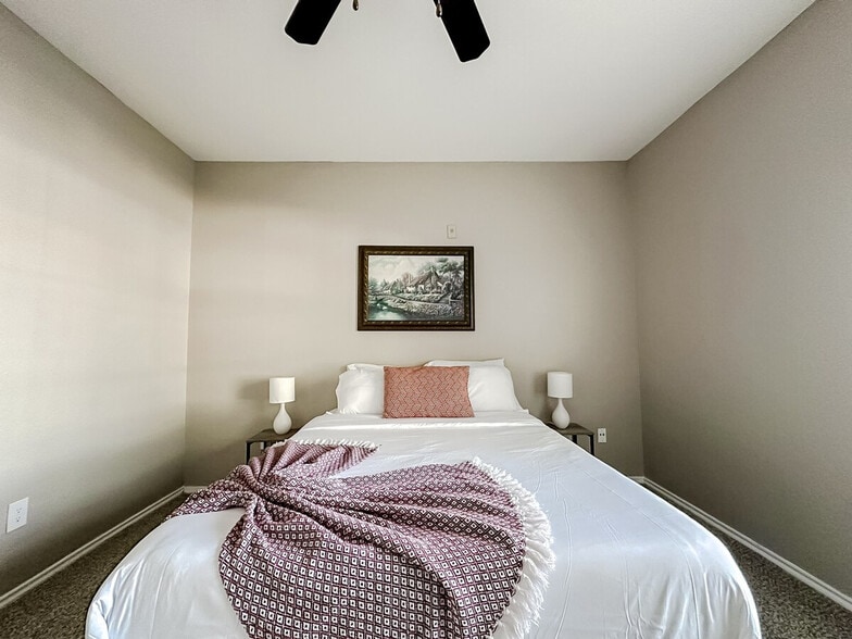 Building Photo - 6225 Saratoga Blvd