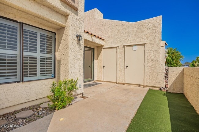 Building Photo - 714 E Morningside Dr