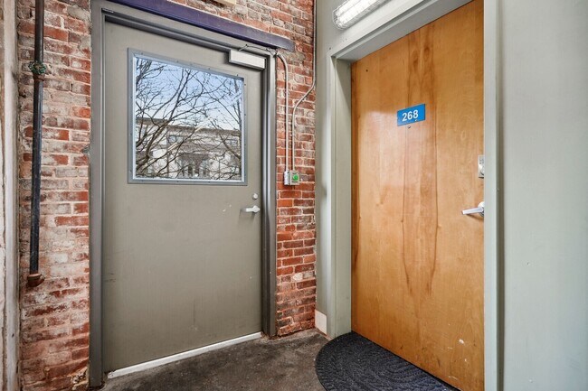 Building Photo - 659 Auburn Ave NE
