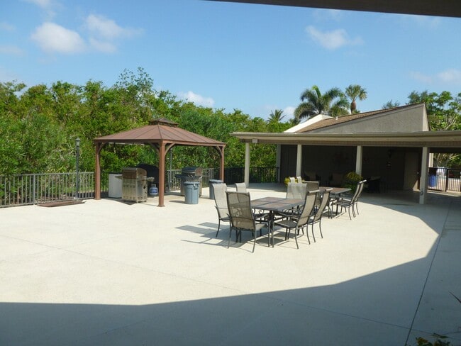 Building Photo - 1600 NE Dixie Hwy