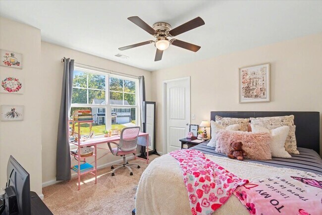 Building Photo - Stunning 5 Bed/3.5 Bath Home in Buckhead East