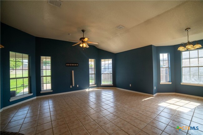 Building Photo - 511 Cowhand Dr