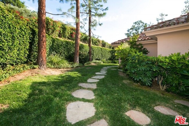 Building Photo - 1450 Cuesta Linda Dr