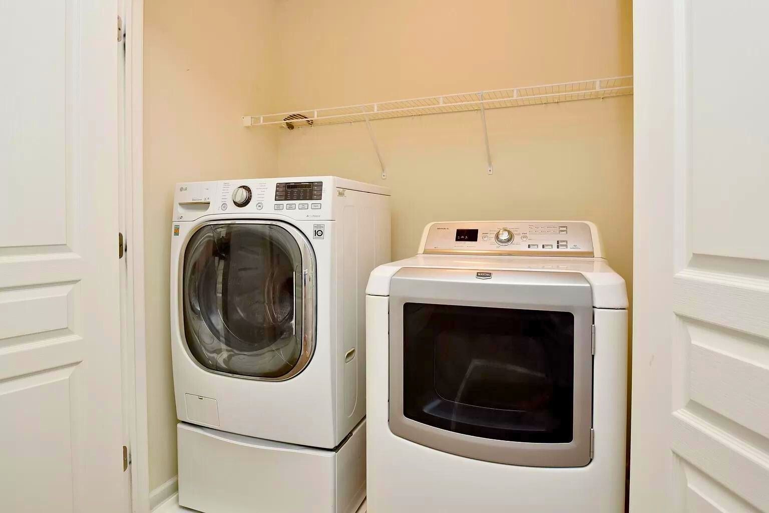 Building Photo - 863 Barclay Cir