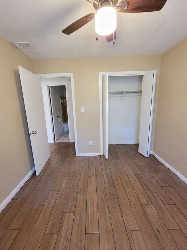 Building Photo - Spacious 3 bedroom duplex for rent in NE T...