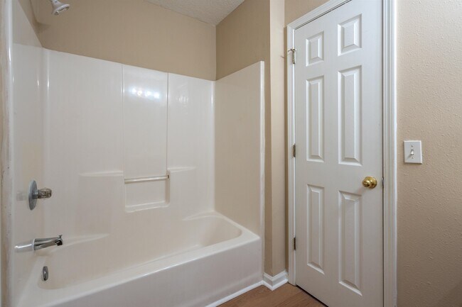 Building Photo - 313 Scrub Jay Dr