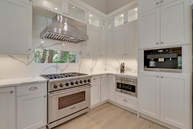 Building Photo - 18808 SE Windward Island Ln