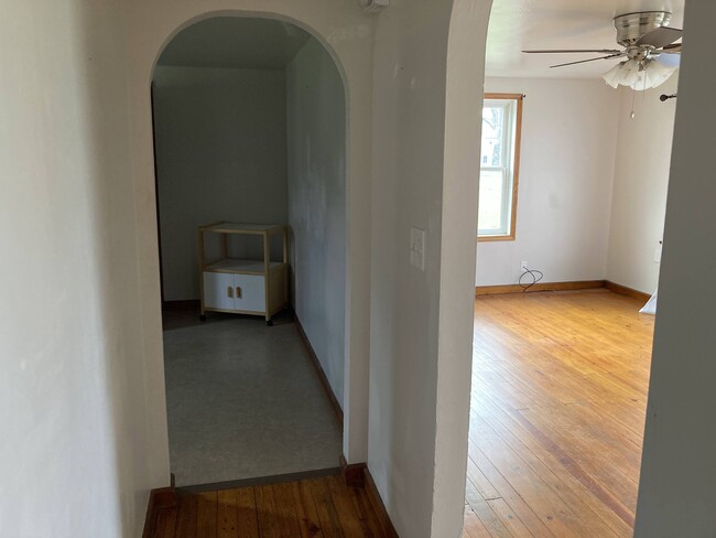 Hallway - 463 Ashwood Ave