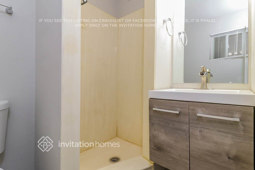 Building Photo - 14014 N 61st Ave