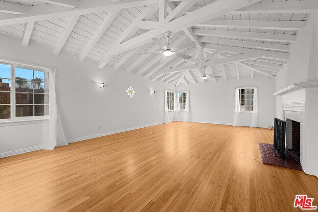Building Photo - 3715 Homeland Dr