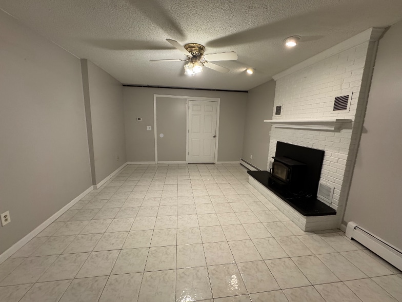 Building Photo - 35 Evers St