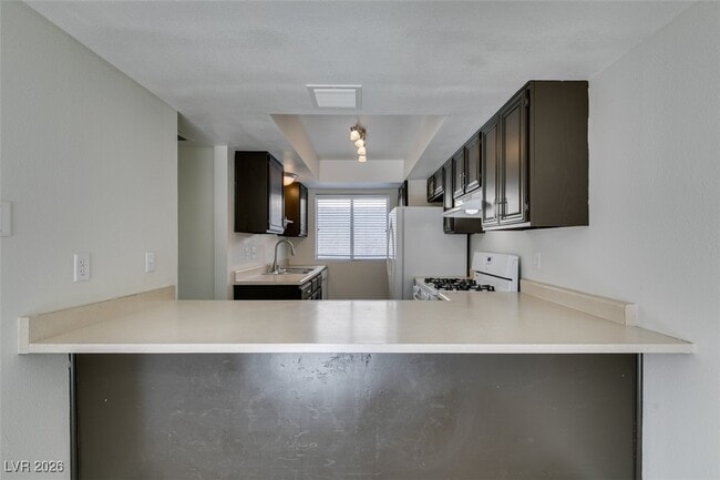 Building Photo - 764 Lawrence Dr