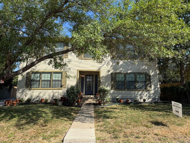 Primary Photo - 315 Andrews St