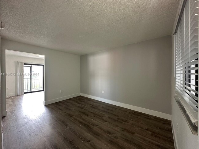 Building Photo - 529 SW 4th St