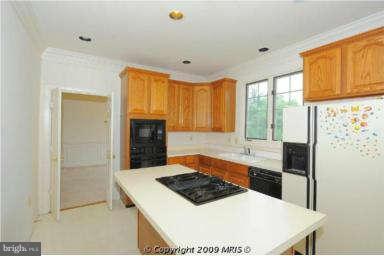 Building Photo - 2123 Queensguard Rd