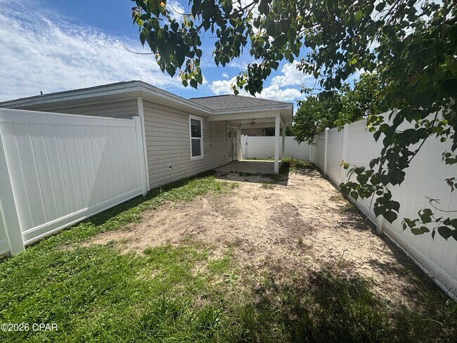 Building Photo - 4701 Deerfield Dr