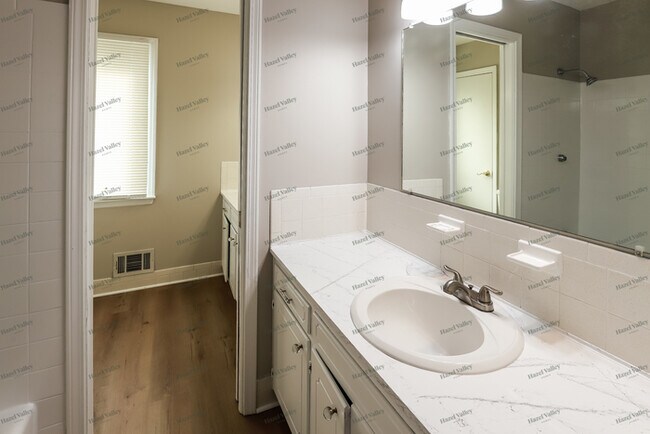 Building Photo - 816 SE 13th St