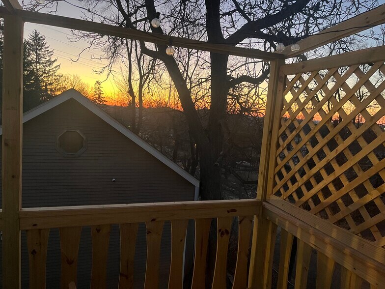Balcony Sunrise - 1054 Desoto St