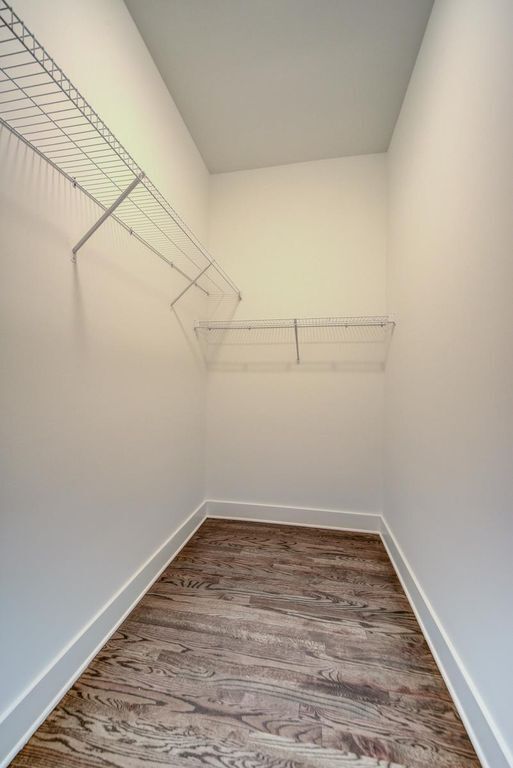 Large walk in closet - 910 Sharpe Ave