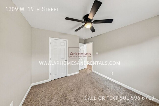 Building Photo - 1309 W 19th St