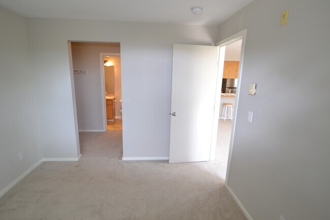Building Photo - 12345 Roosevelt Way NE